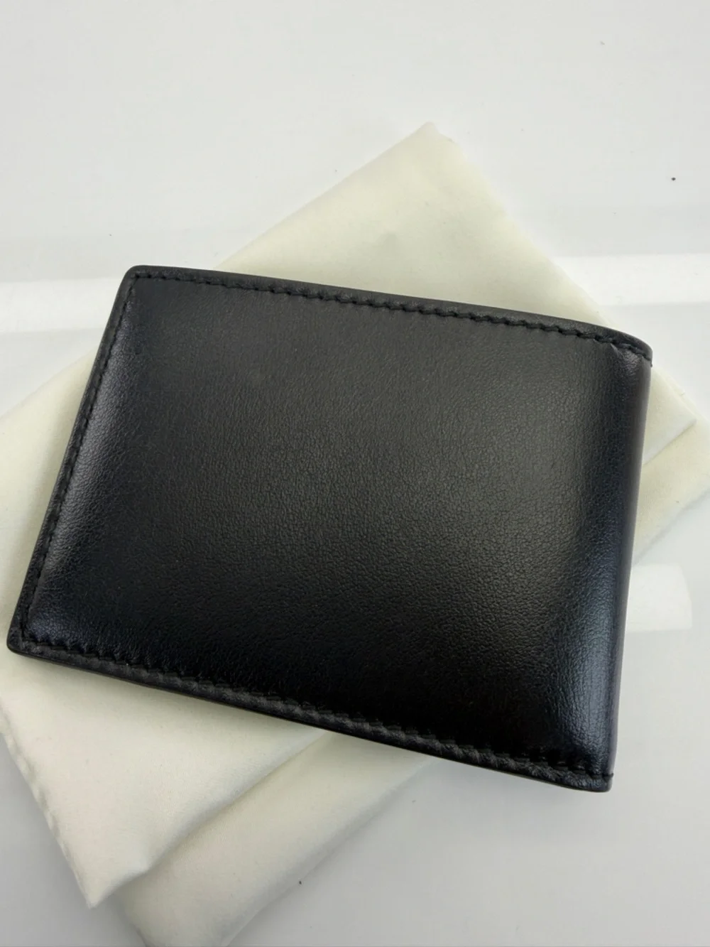 Gucci Plutone Calfskin Logo Bi-Fold Wallet Black